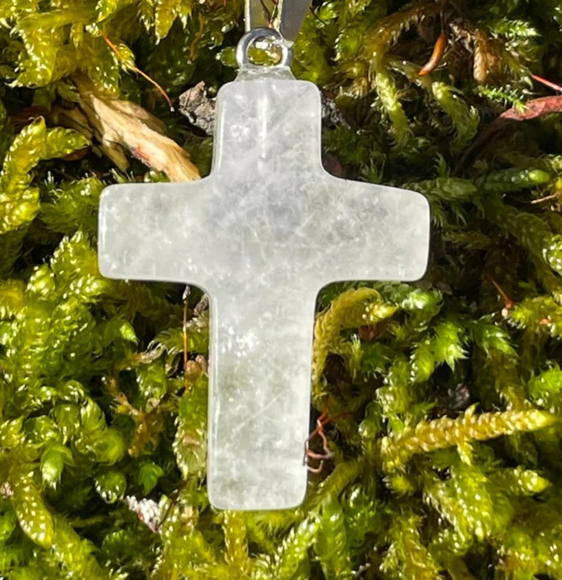 Kette mit Kreuz aus klarem Quarz