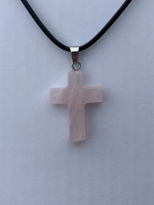 Kette mit Kreuz aus Rosenquarz